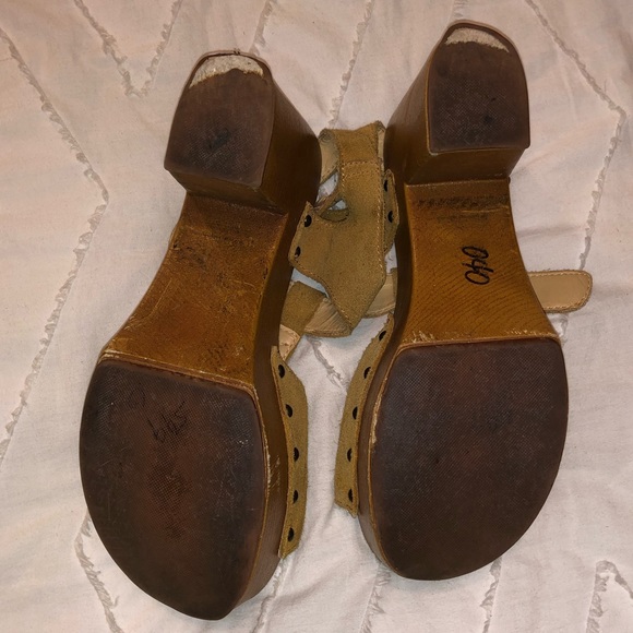 Steve Madden Wooden Platform Shoes - Picture 5 of 5